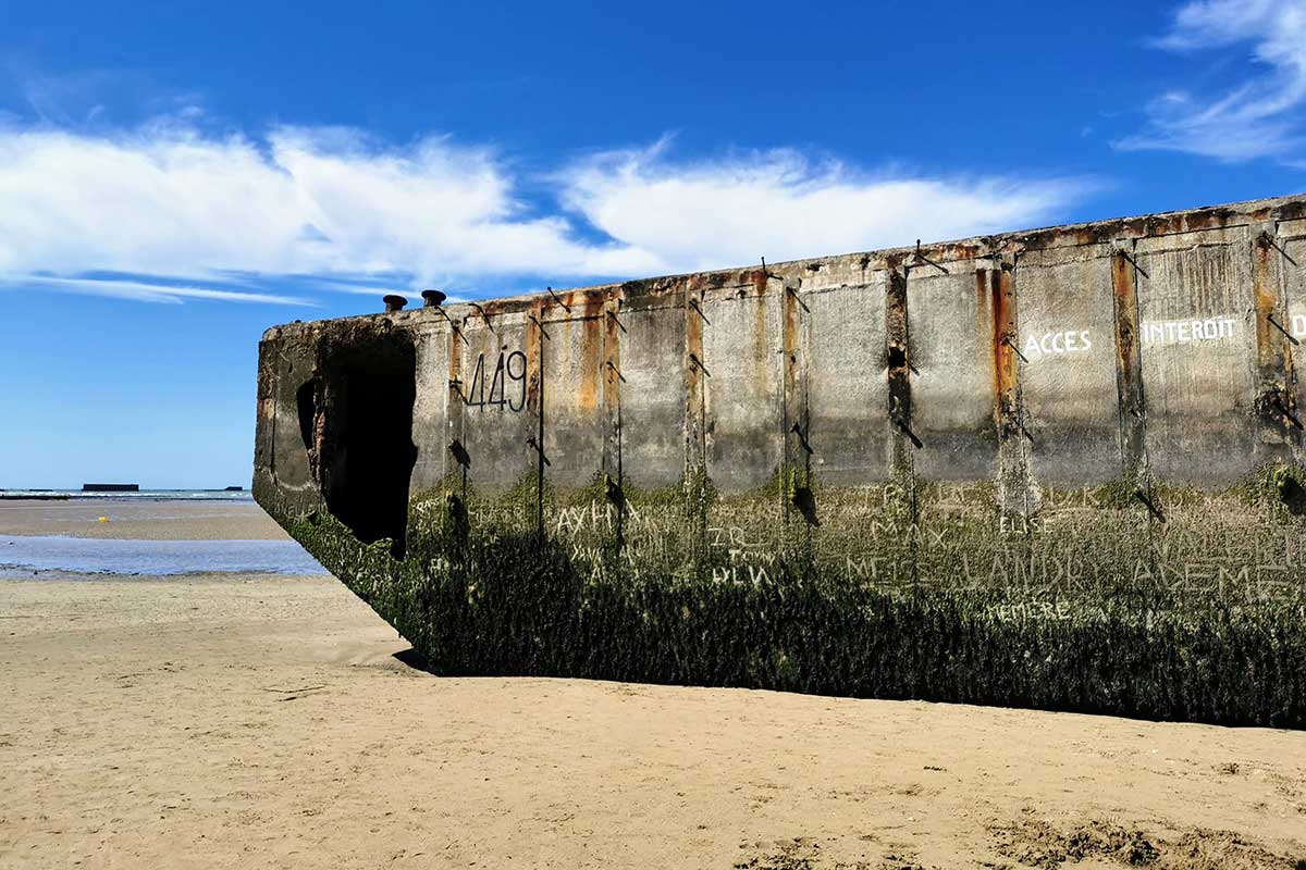 Caisson Phoenix du port artificiel d'Arromanches